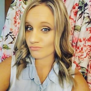 Meet your Posher, Connie